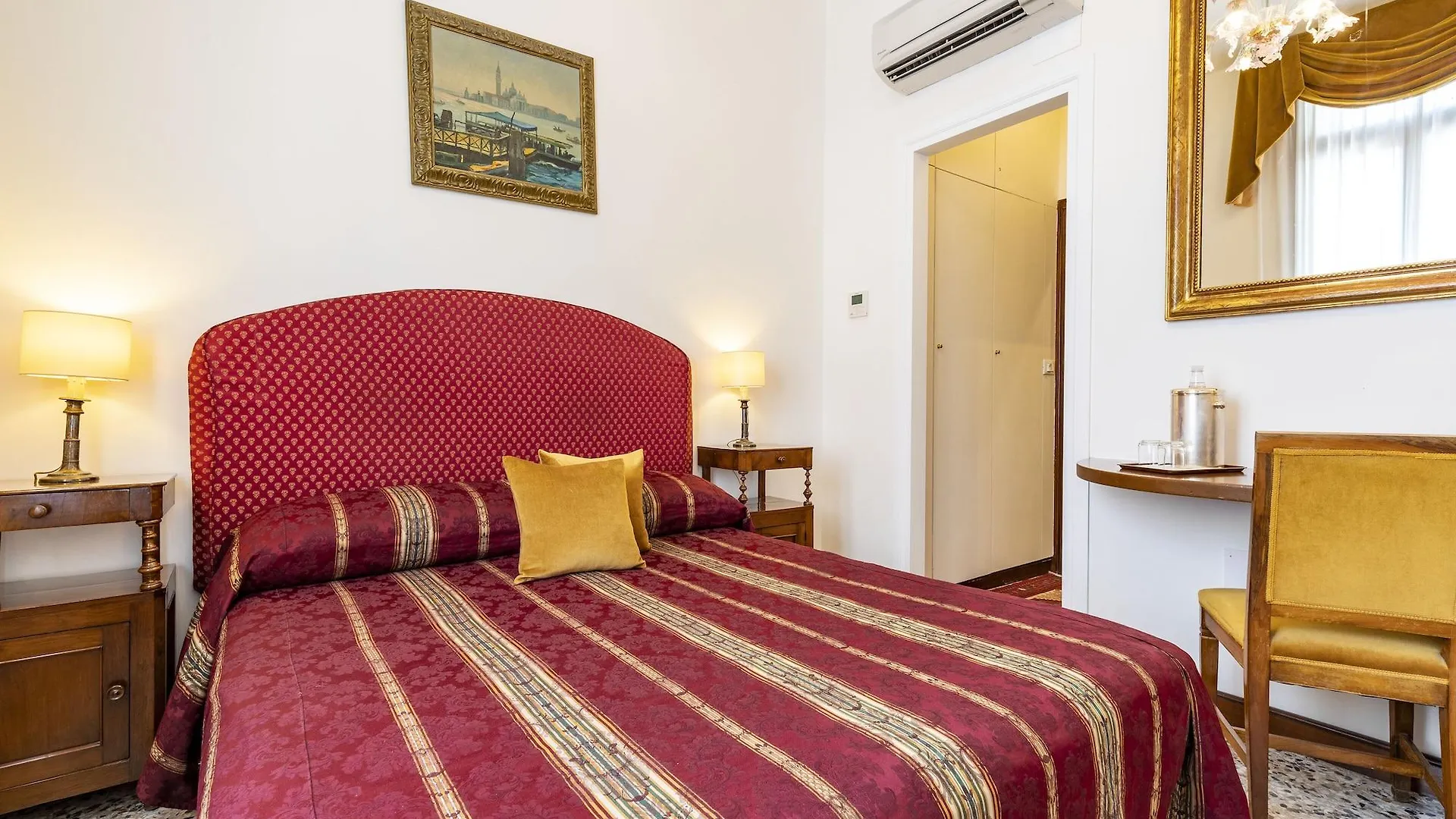 Palazzo Schiavoni Residenza D'Epoca & Suite-Apartments Venice 3*,  Italy