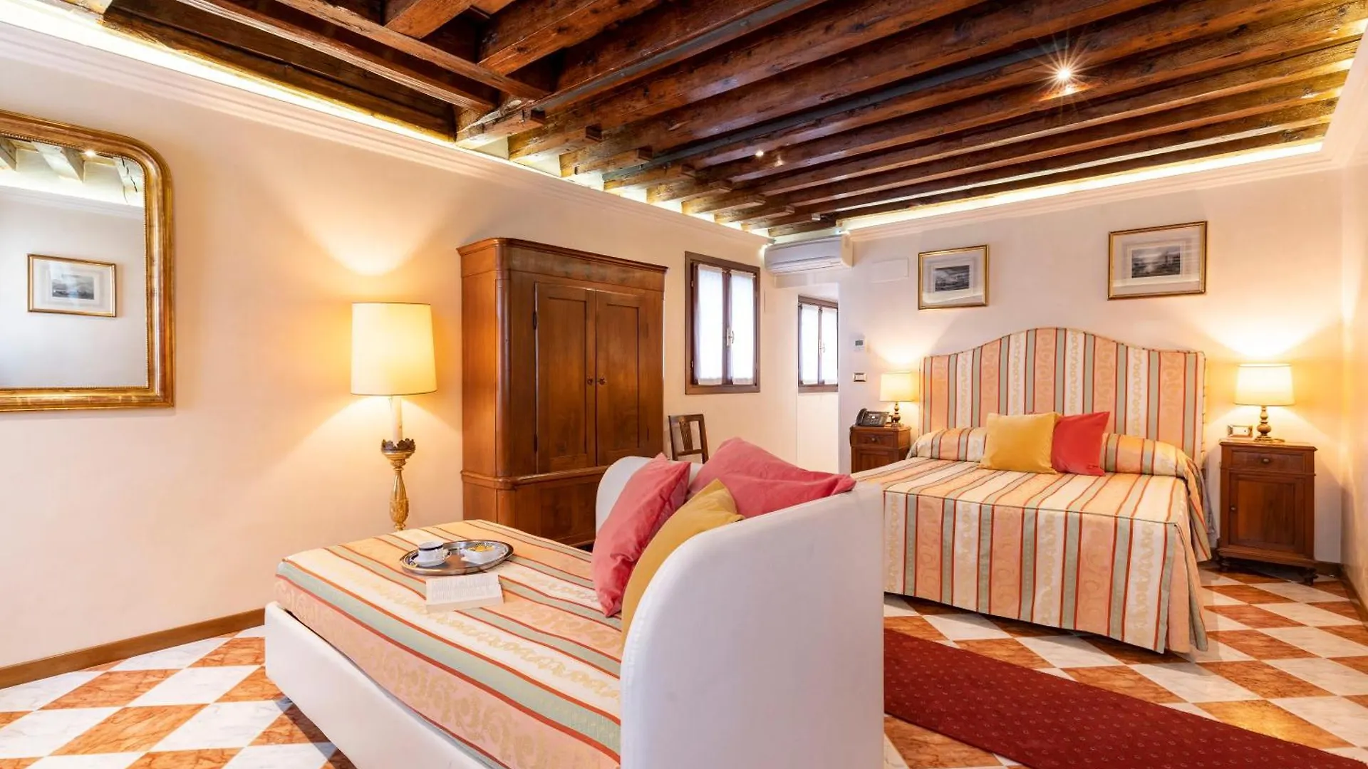 *** Pensión Palazzo Schiavoni Residenza D'Epoca & Suite-Apartments Venecia Italia